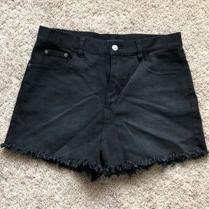 Highwasted black shorts